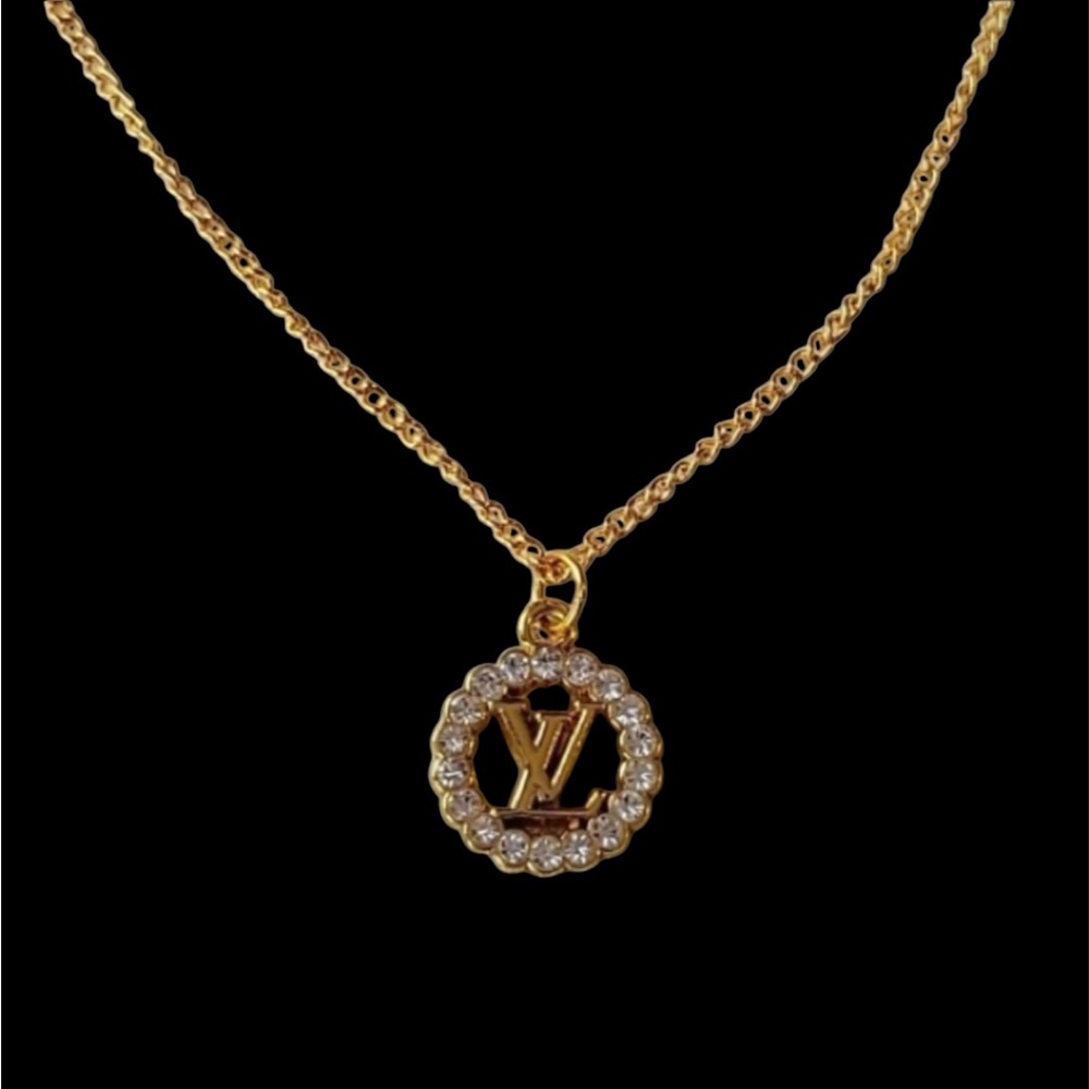 Beautiful LV Charm on unbranded Chain - Picture 3 of 6